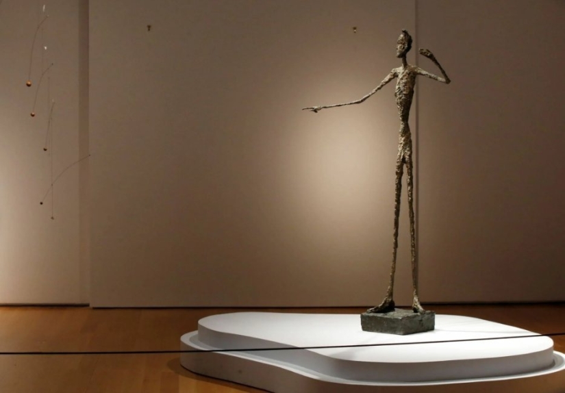 Few would believe that this is the most expensive sculpture in the world: what does the famous "Pointing Man" worth $141,000,000 look like? Few would believe that this is the most expensive sculpture in the world: what does the famous "Pointing Man" worth $141,000,000 look like?