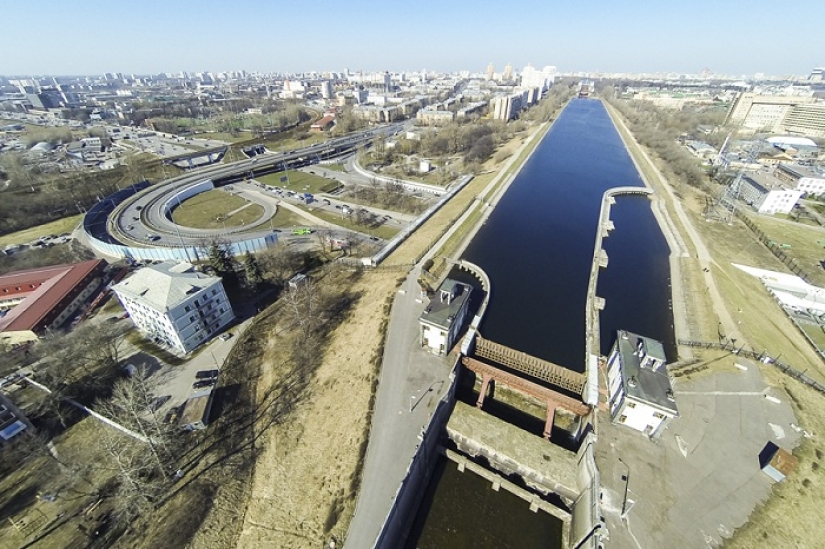Floating across the bridge: the amazing aqueduct of the Moscow Canal