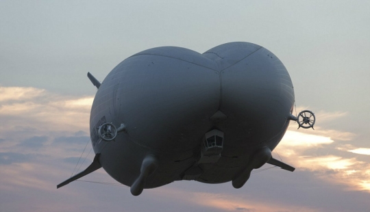 Flying butt: the world's largest aircraft launched in the UK Flying butt: the world's largest aircraft launched in the UK