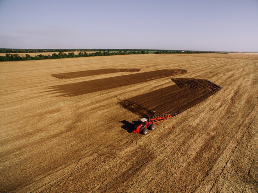 Flying over Russia, the astronauts noticed a huge World of Tanks logo Flying over Russia, the astronauts noticed a huge World of Tanks logo