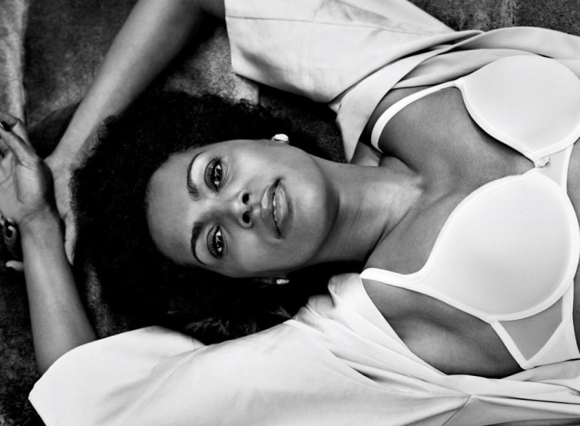 For advertising underwear, the photographer used ordinary women instead of models