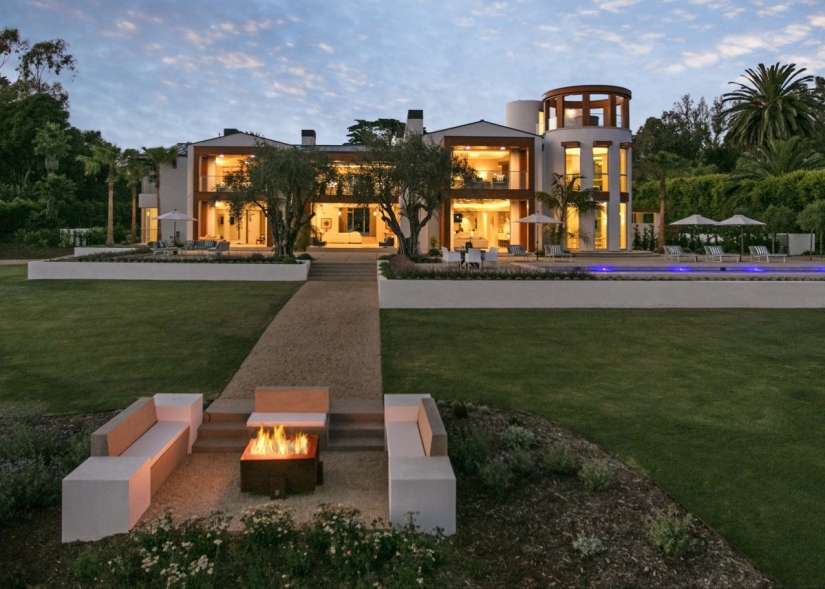 Former Apple exec sells amazing 'smart home' for $35 million Former Apple exec sells amazing 'smart home' for $35 million