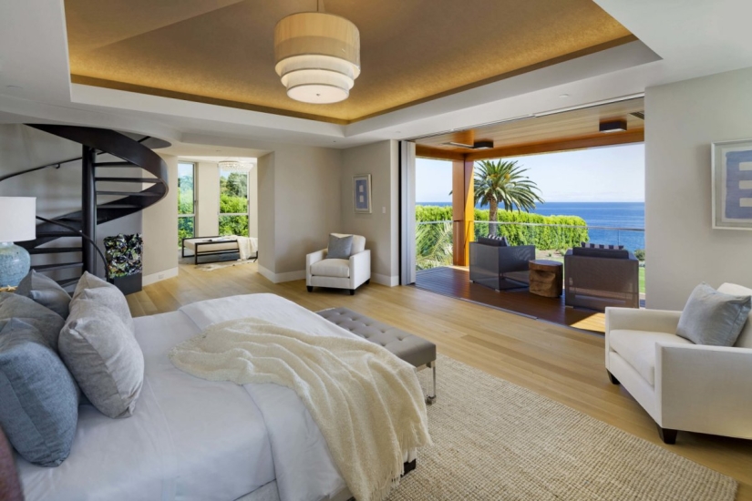 Former Apple exec sells amazing 'smart home' for $35 million Former Apple exec sells amazing 'smart home' for $35 million