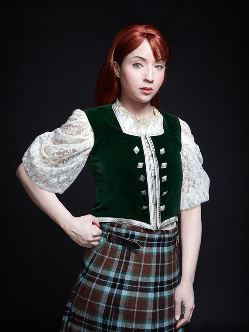 Foto en blanco y negro: una mulata se fotografía a sí misma como sus ancestros blancos