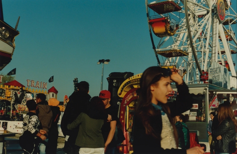 Fotografía de adolescentes italianos que alcanzan la mayoría de edad en ferias rurales