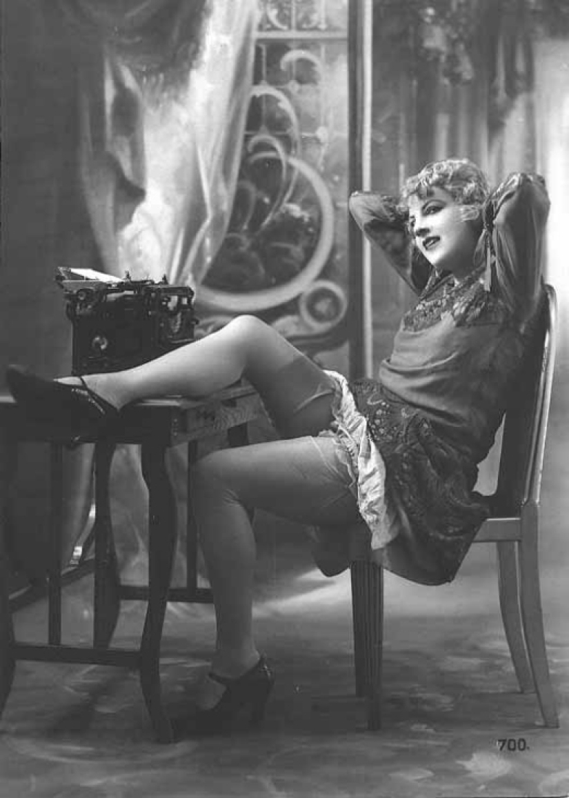 Fotos eróticas de chicas con máquinas de escribir de la década de 1920 Fotos eróticas de chicas con máquinas de escribir de la década de 1920