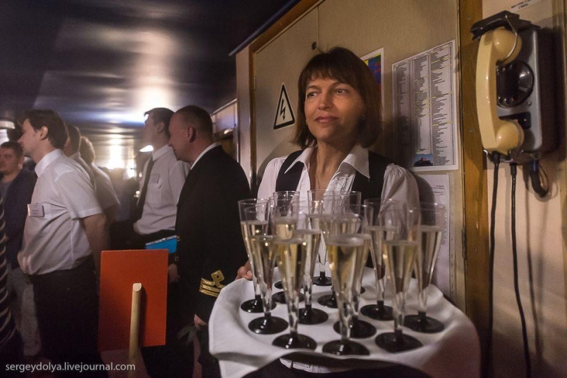 Fotos únicas del rompehielos desde el aire en el Polo durante la noche polar Fotos únicas del rompehielos desde el aire en el Polo durante la noche polar