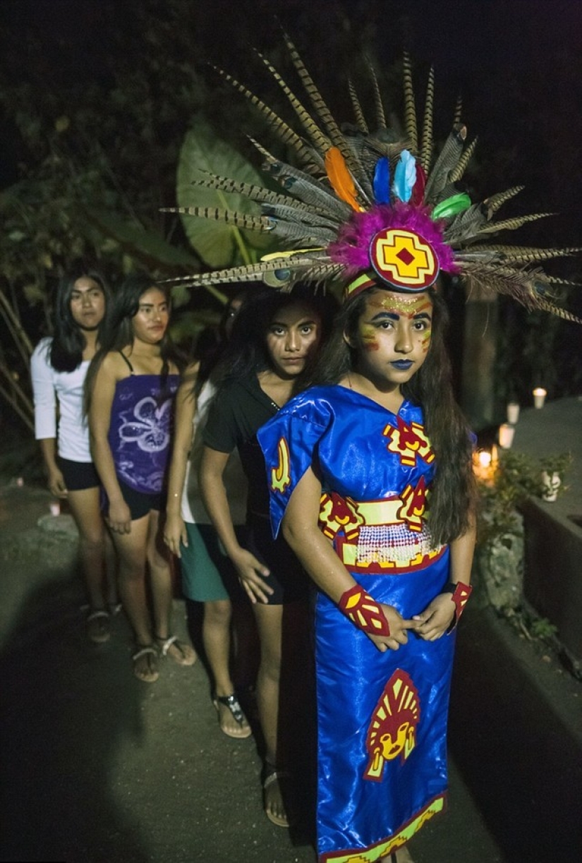 Fotos prohibidas de la escalofriante masa negra de satanistas Fotos prohibidas de la escalofriante masa negra de satanistas