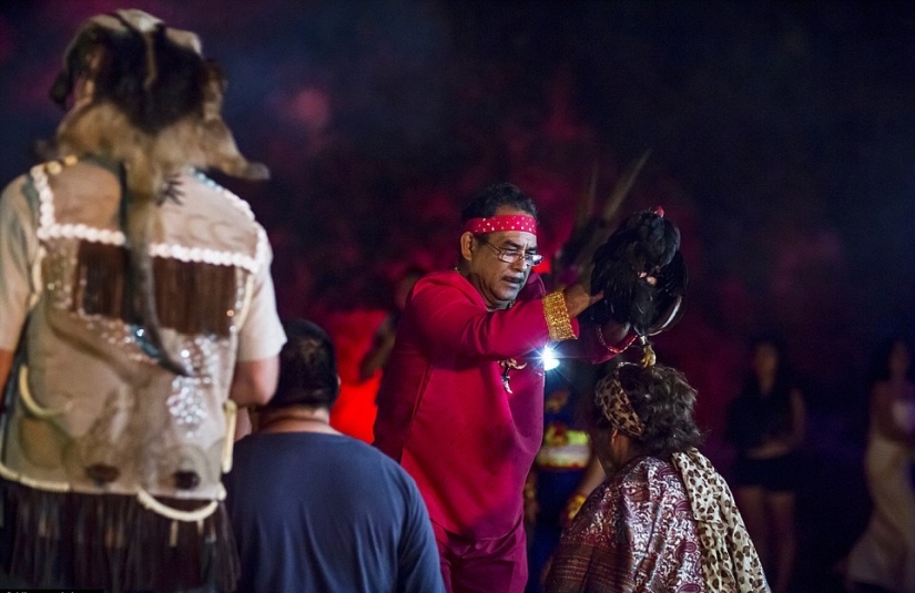 Fotos prohibidas de la escalofriante masa negra de satanistas Fotos prohibidas de la escalofriante masa negra de satanistas