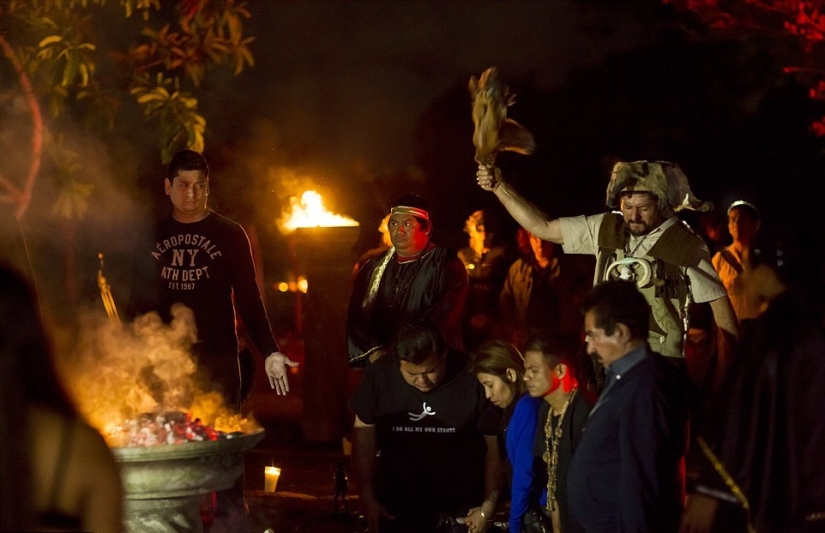 Fotos prohibidas de la escalofriante masa negra de satanistas Fotos prohibidas de la escalofriante masa negra de satanistas