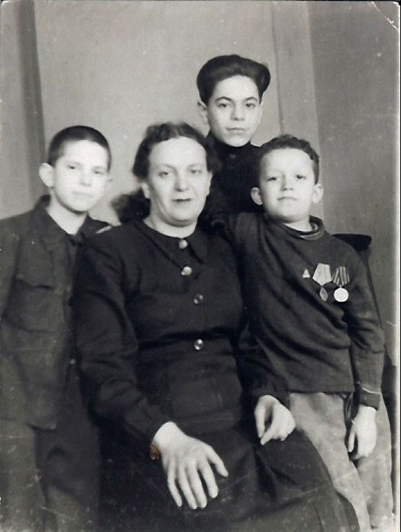 Fotos raras en la memoria de la cantante: su infancia, adolescencia y juventud de José Kobzon