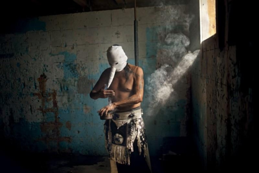 Fotos surrealistas de la vida de los indios Oglala Lakota modernos Fotos surrealistas de la vida de los indios Oglala Lakota modernos