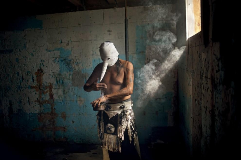 Fotos surrealistas de la vida de los indios Oglala Lakota modernos Fotos surrealistas de la vida de los indios Oglala Lakota modernos