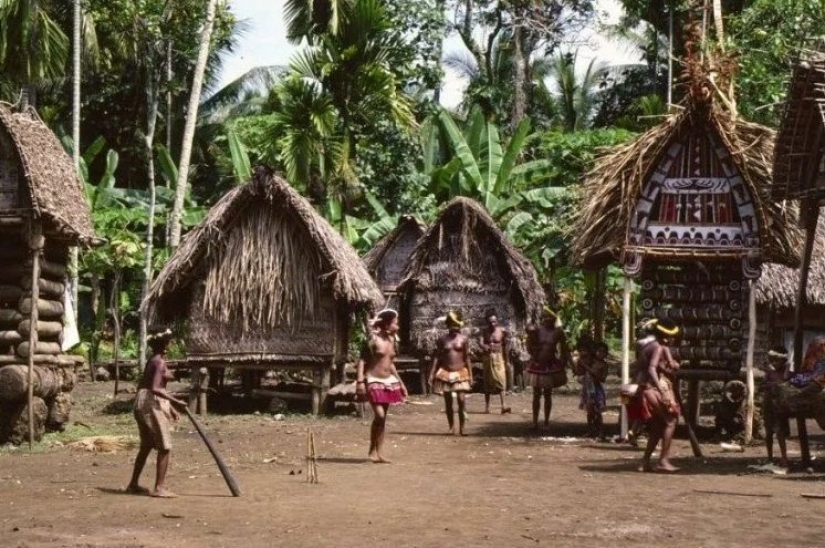 Free love, matriarchy and "love huts" among the inhabitants of the Trobriand Islands Free love, matriarchy and "love huts" among the inhabitants of the Trobriand Islands