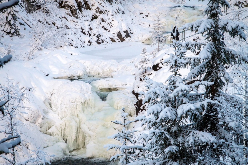 “Frozen, but not frozen” - Kivach waterfall in winter