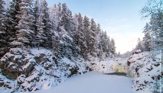 “Frozen, but not frozen” - Kivach waterfall in winter