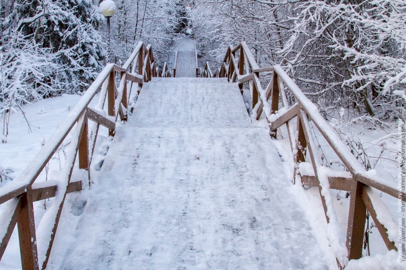 “Frozen, but not frozen” - Kivach waterfall in winter