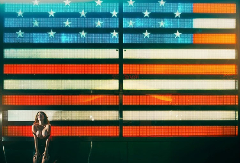 "Fucking New York": beautiful nude girls making love with the city