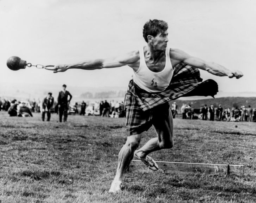 Fuerza, Coraje y Faldas Voladoras - Highland Games en Escocia Fuerza, Coraje y Faldas Voladoras - Highland Games en Escocia