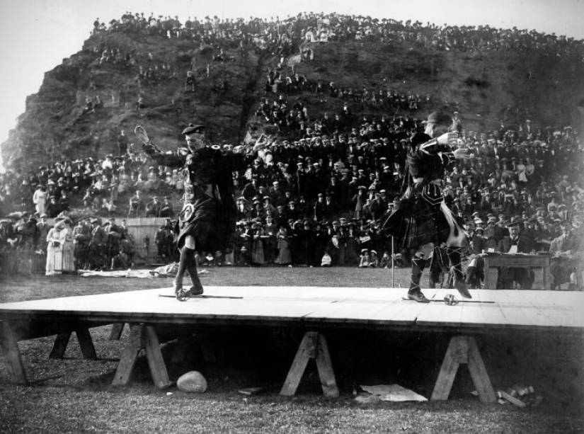 Fuerza, Coraje y Faldas Voladoras - Highland Games en Escocia Fuerza, Coraje y Faldas Voladoras - Highland Games en Escocia