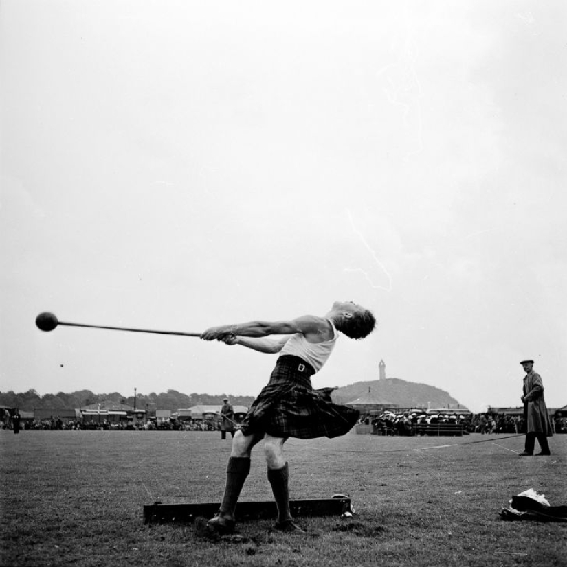 Fuerza, Coraje y Faldas Voladoras - Highland Games en Escocia Fuerza, Coraje y Faldas Voladoras - Highland Games en Escocia