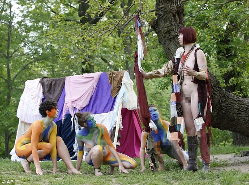 Fully nude actresses will play in a Shakespearean play in a New York park Fully nude actresses will play in a Shakespearean play in a New York park
