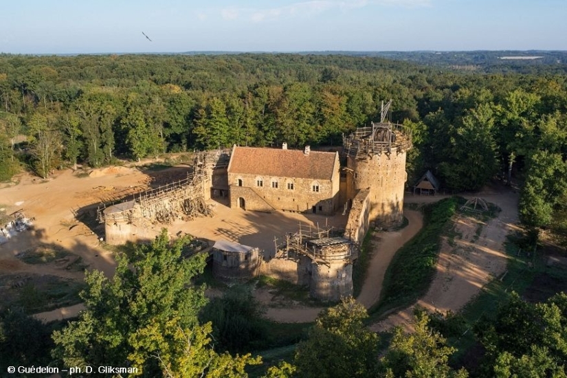 Gedelon es un castillo medieval en Francia, que se está construyendo ahora Gedelon es un castillo medieval en Francia, que se está construyendo ahora