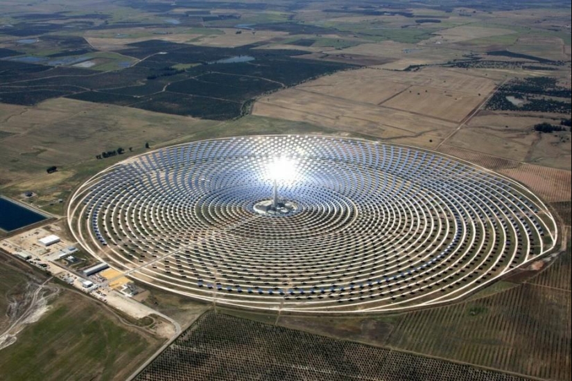 Gemasolar is the world's first 24/7 solar power plant Gemasolar is the world's first 24/7 solar power plant