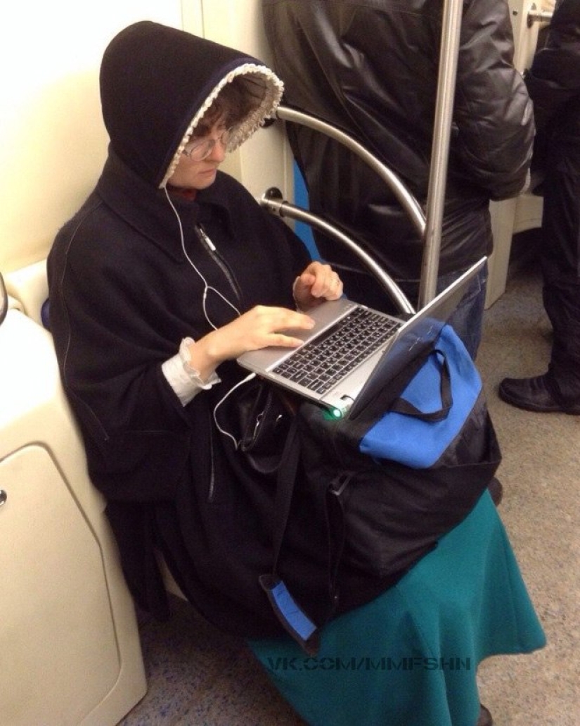 Gente de moda del metro de Moscú Gente de moda del metro de Moscú