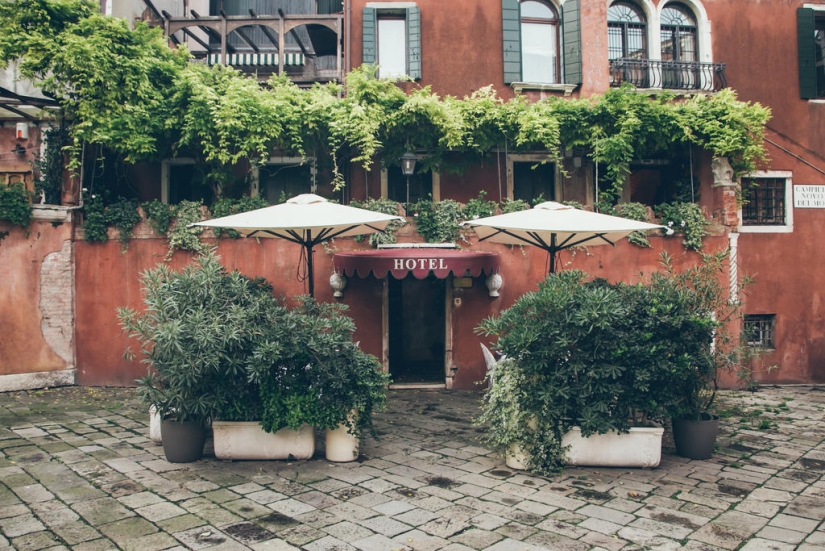 Geografía interesante - puertas en diferentes partes de Europa