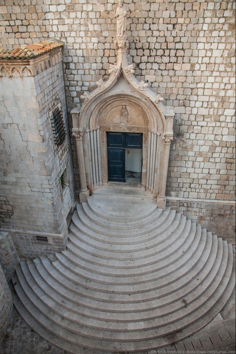 Geografía interesante - puertas en diferentes partes de Europa