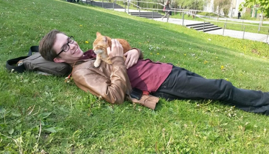 Ginger cat cuida de estudiantes de Alemania Ginger cat cuida de estudiantes de Alemania