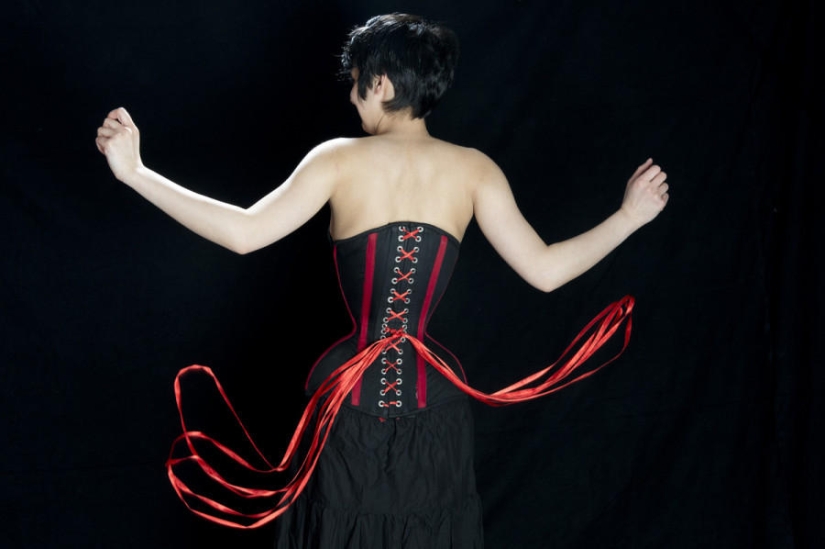 Girl with a wasp waist Girl with a wasp waist