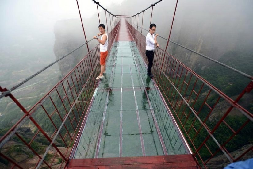 Glass bridge for thrill seekers