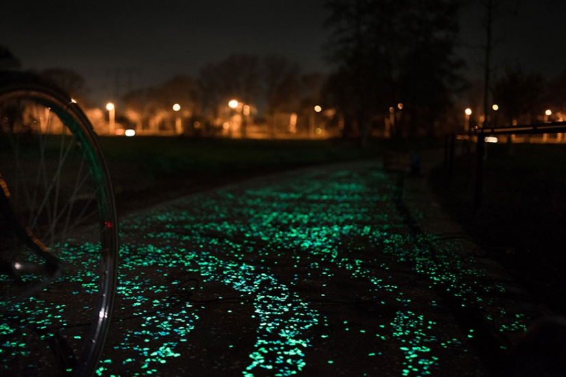 Glowing bike path in the Netherlands