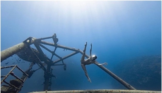 Graceful mermaids in weightlessness in the paintings of an underwater photographer (14 photos) Graceful mermaids in weightlessness in the paintings of an underwater photographer (14 photos)