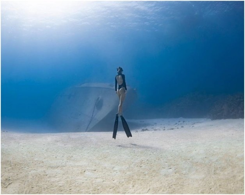 Graceful mermaids in weightlessness in the paintings of an underwater photographer (14 photos) Graceful mermaids in weightlessness in the paintings of an underwater photographer (14 photos)
