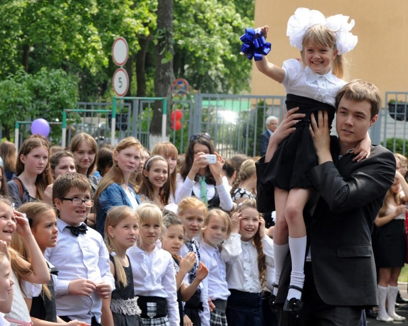 Graduation ceremonies around the world