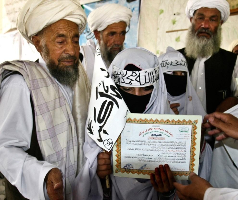 Graduation ceremonies around the world