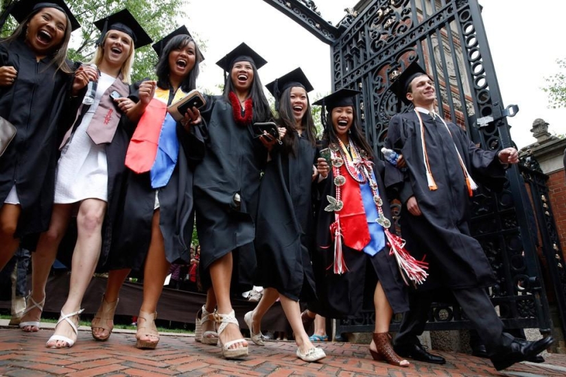 Graduation ceremonies around the world