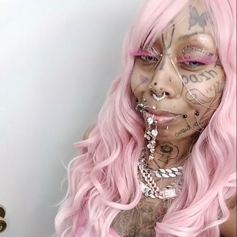 Grandmother, 41, Covered In Dozens Of Tattoos And Piercings Says Look Isn’t Complete Yet
