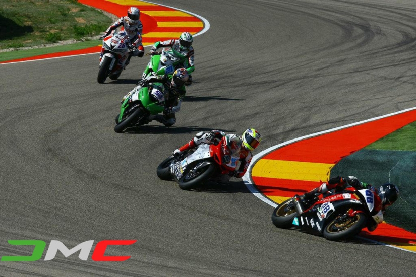 Gravel flights at the World Supersport race in Aragon