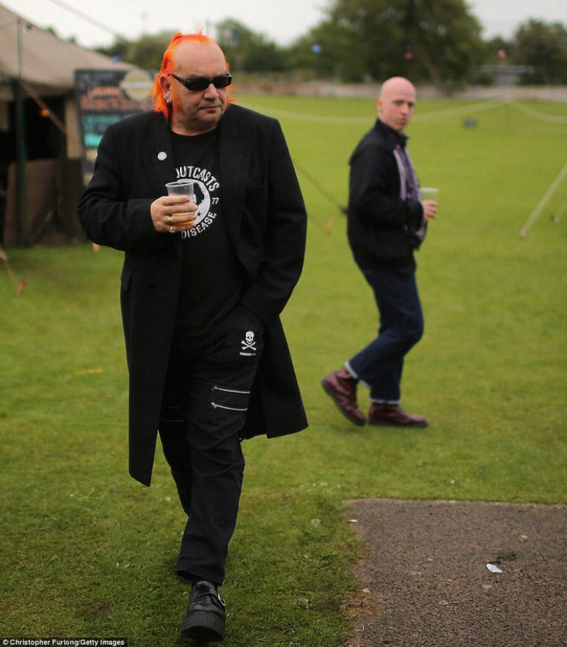 Gray hair in a beard, demon in a rib - how British elderly punks hang out Gray hair in a beard, demon in a rib - how British elderly punks hang out