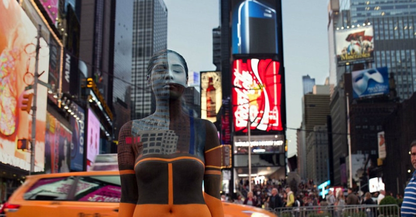 Great camouflage: how naked people blend into the landscape