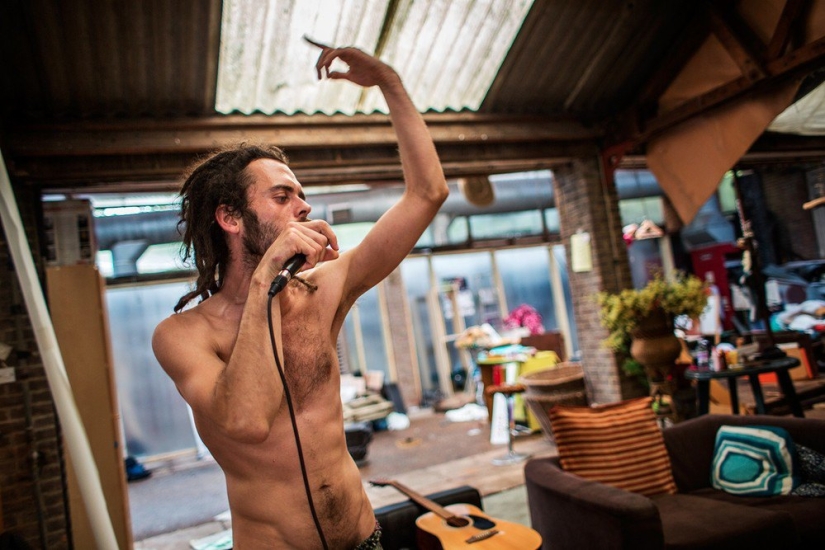 Guía de okupas londinenses en un proyecto fotográfico de Corinna Kern