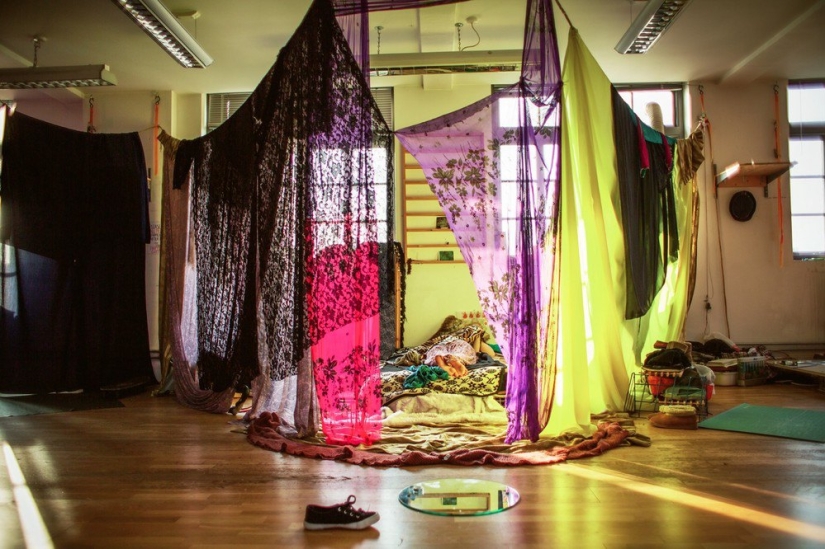 Guía de okupas londinenses en un proyecto fotográfico de Corinna Kern