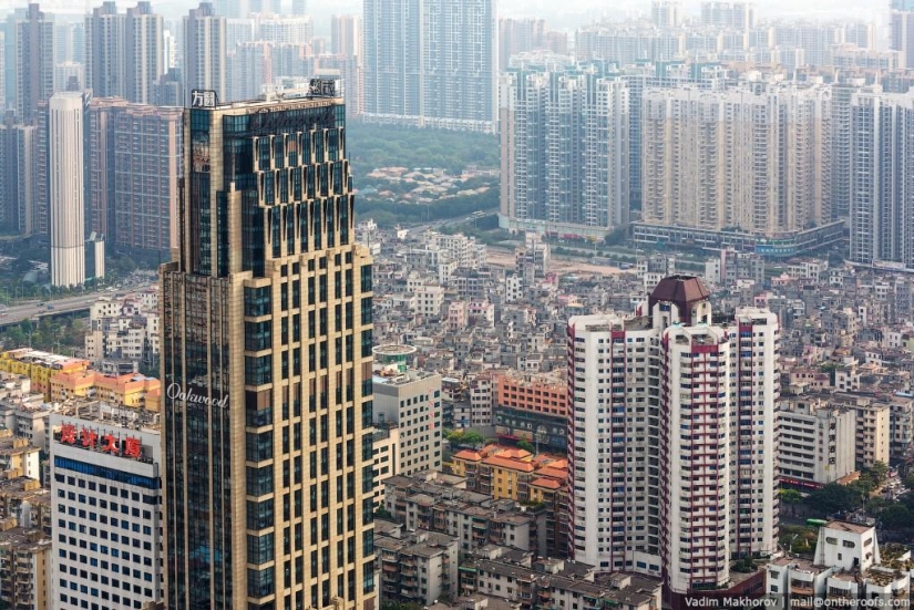 Guangzhou: Roofs and Slums