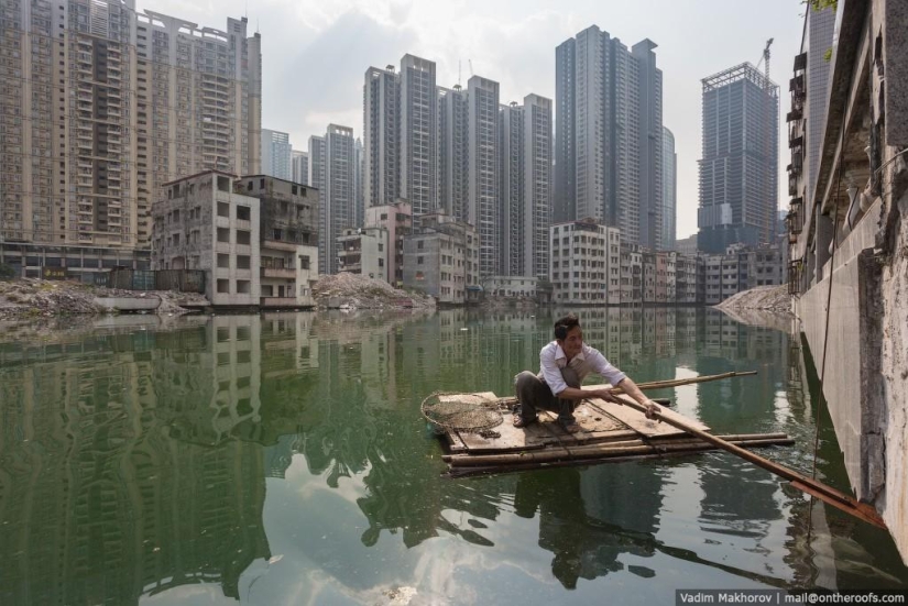 Guangzhou: Roofs and Slums