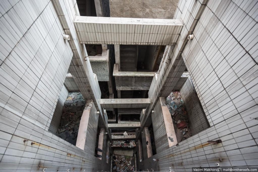 Guangzhou: Roofs and Slums