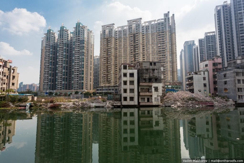 Guangzhou: Roofs and Slums